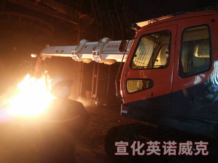 LB120型履帶式全液壓拆爐機(jī)